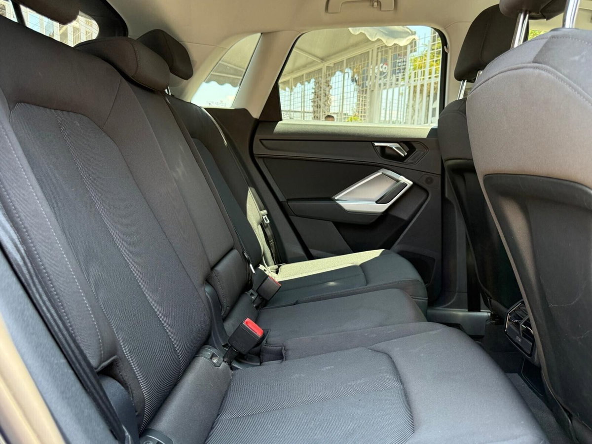 Audi Q3 35 2.0 tdi s-tronic (14)