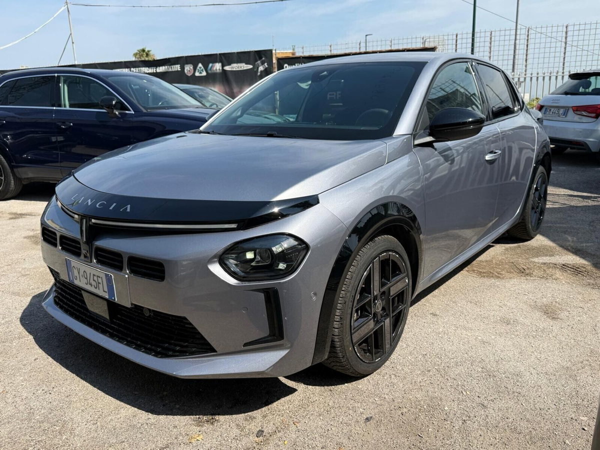 Lancia Ypsilon 1.2 mhev Edizione Limitata Cassina e-dct (3)