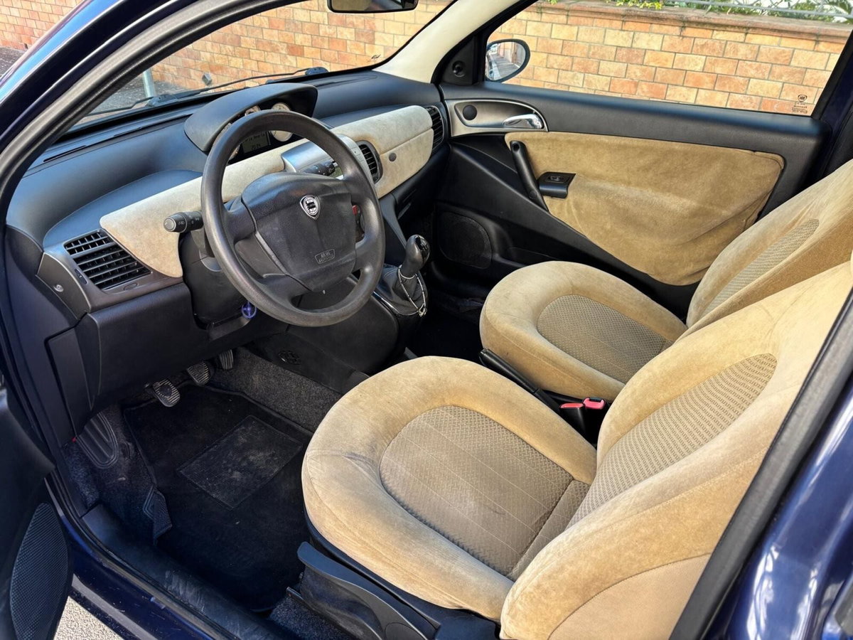 Lancia Ypsilon Multijet 16V Platino (11)
