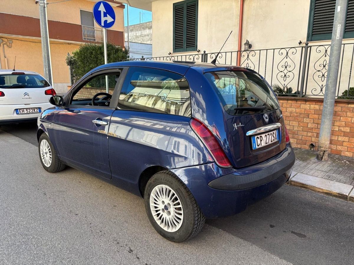 Lancia Ypsilon Multijet 16V Platino (5)