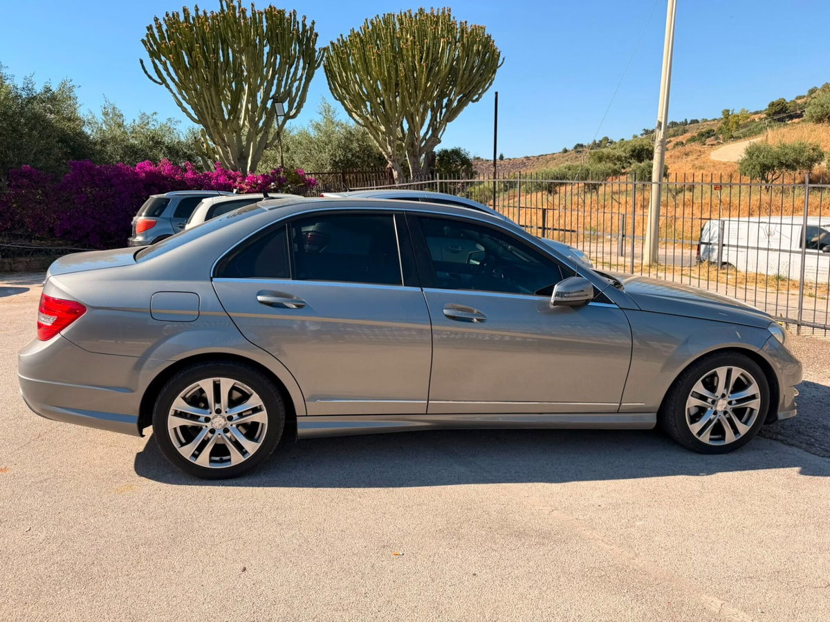 Mercedes-Benz Classe C 220 CDI BlueEFFICIENCY Avantgarde (5)