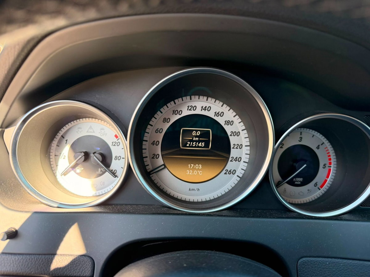 Mercedes-Benz Classe C 220 CDI BlueEFFICIENCY Avantgarde (8)