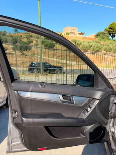 Mercedes-Benz Classe C 220 CDI BlueEFFICIENCY Avantgarde (9)