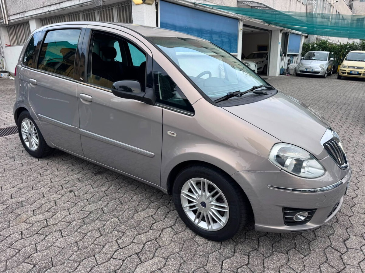 Lancia Musa 1.3 Mjt 95 CV DFN Gold (2)