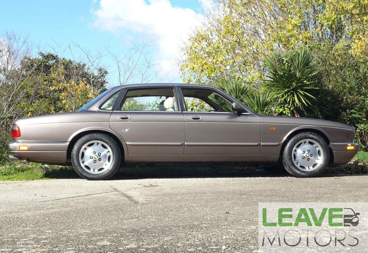 Jaguar XJ 3.2 cat Executive (4)