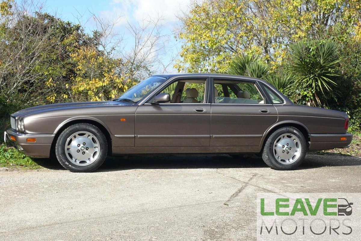 Jaguar XJ 3.2 cat Executive (8)