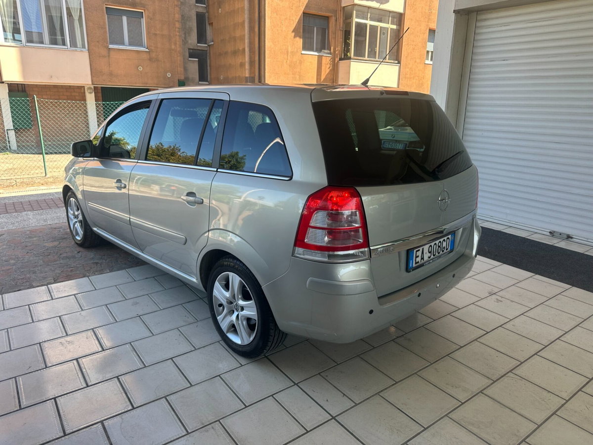 Opel Zafira 1.8 16V GPL-TECH Cosmo (12)