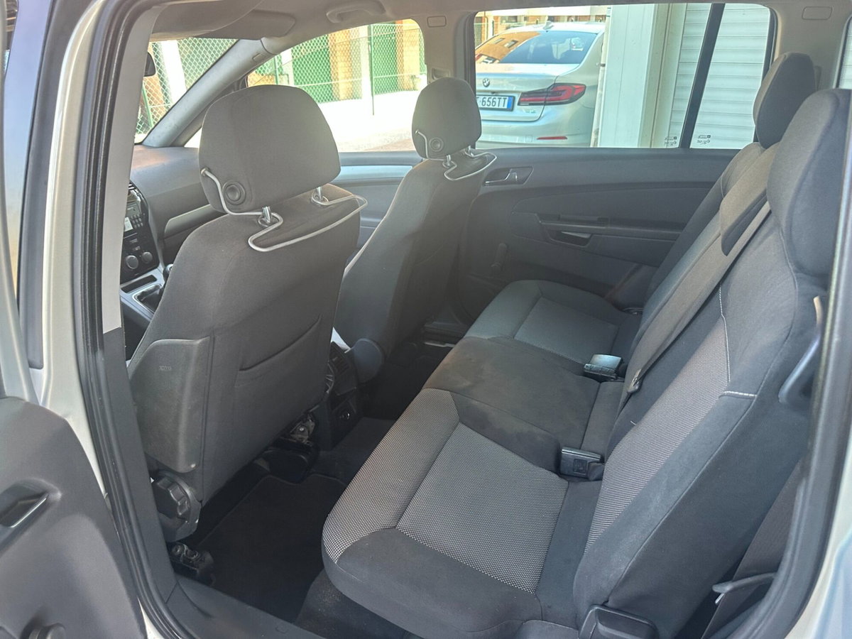 Opel Zafira 1.8 16V GPL-TECH Cosmo (14)