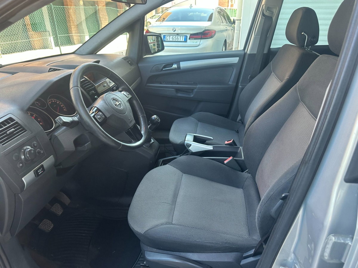 Opel Zafira 1.8 16V GPL-TECH Cosmo (16)