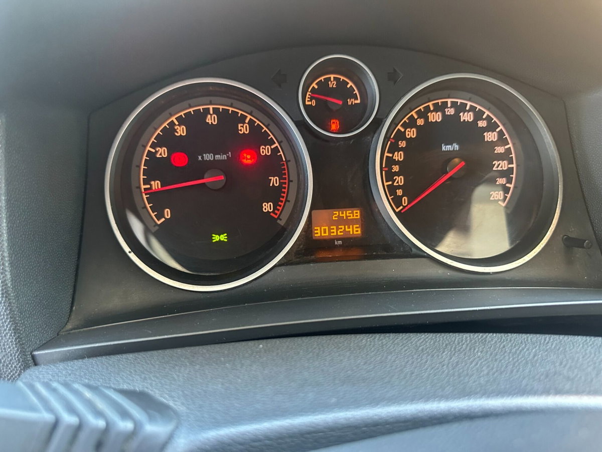 Opel Zafira 1.8 16V GPL-TECH Cosmo (18)