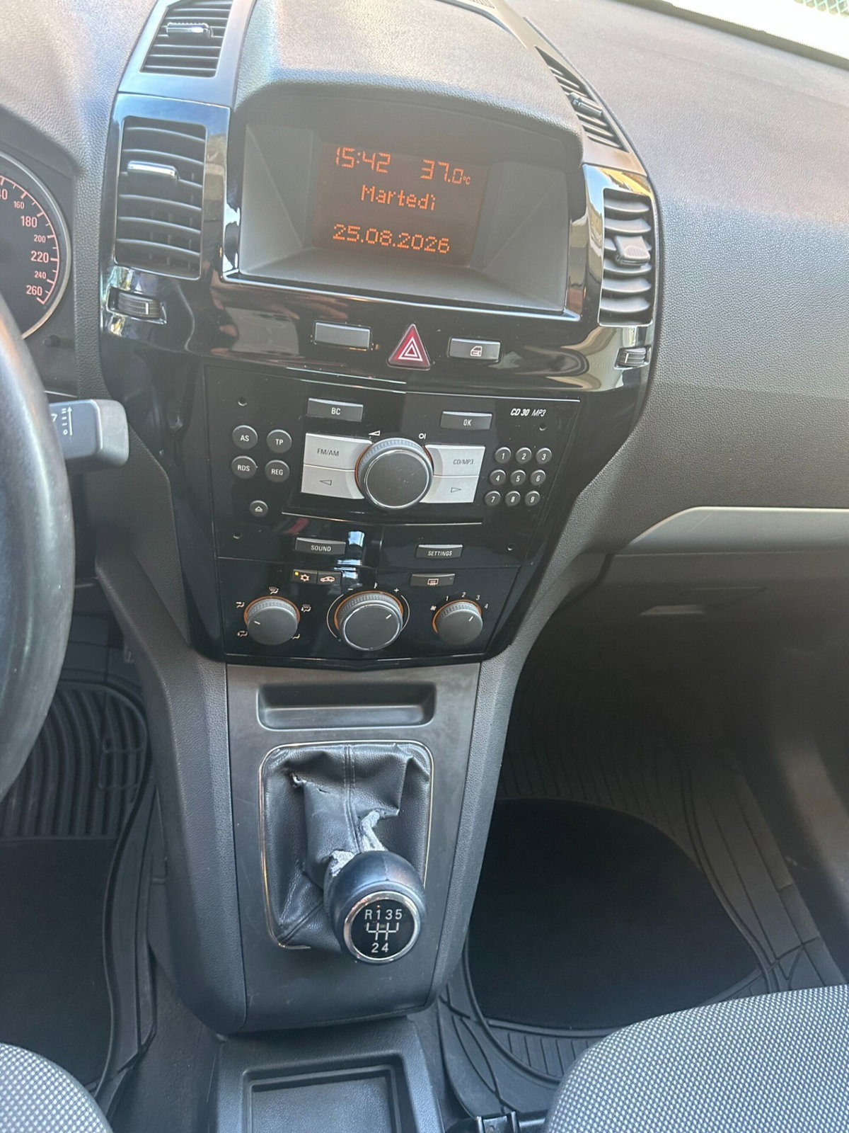 Opel Zafira 1.8 16V GPL-TECH Cosmo (19)