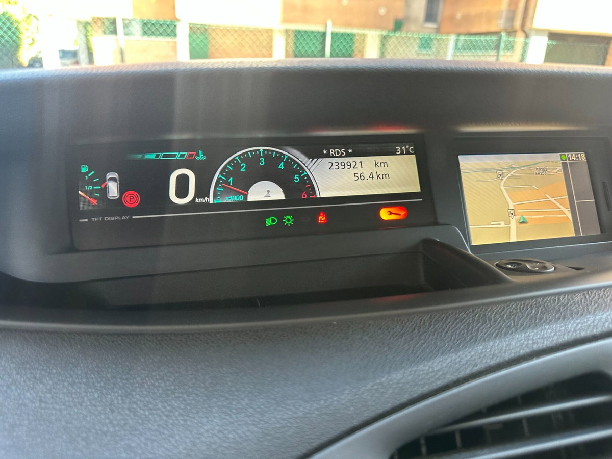 Renault Scenic E-Tech Electric 1.5 dCi 110CV Luxe (16)