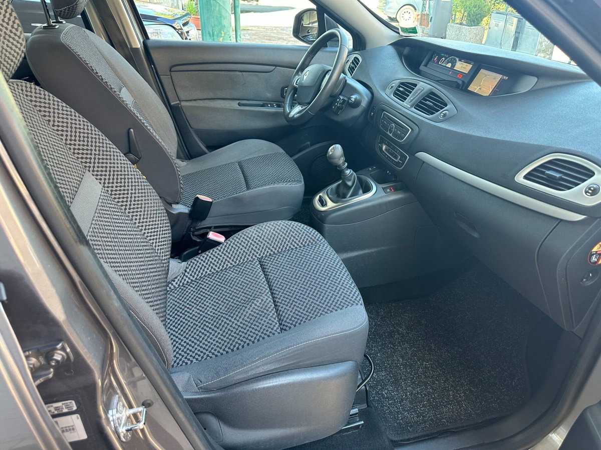 Renault Scenic E-Tech Electric 1.5 dCi 110CV Luxe (5)