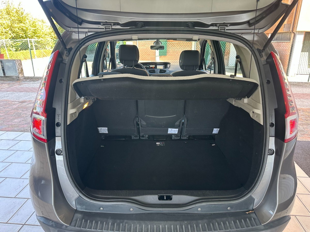 Renault Scenic E-Tech Electric 1.5 dCi 110CV Luxe (9)