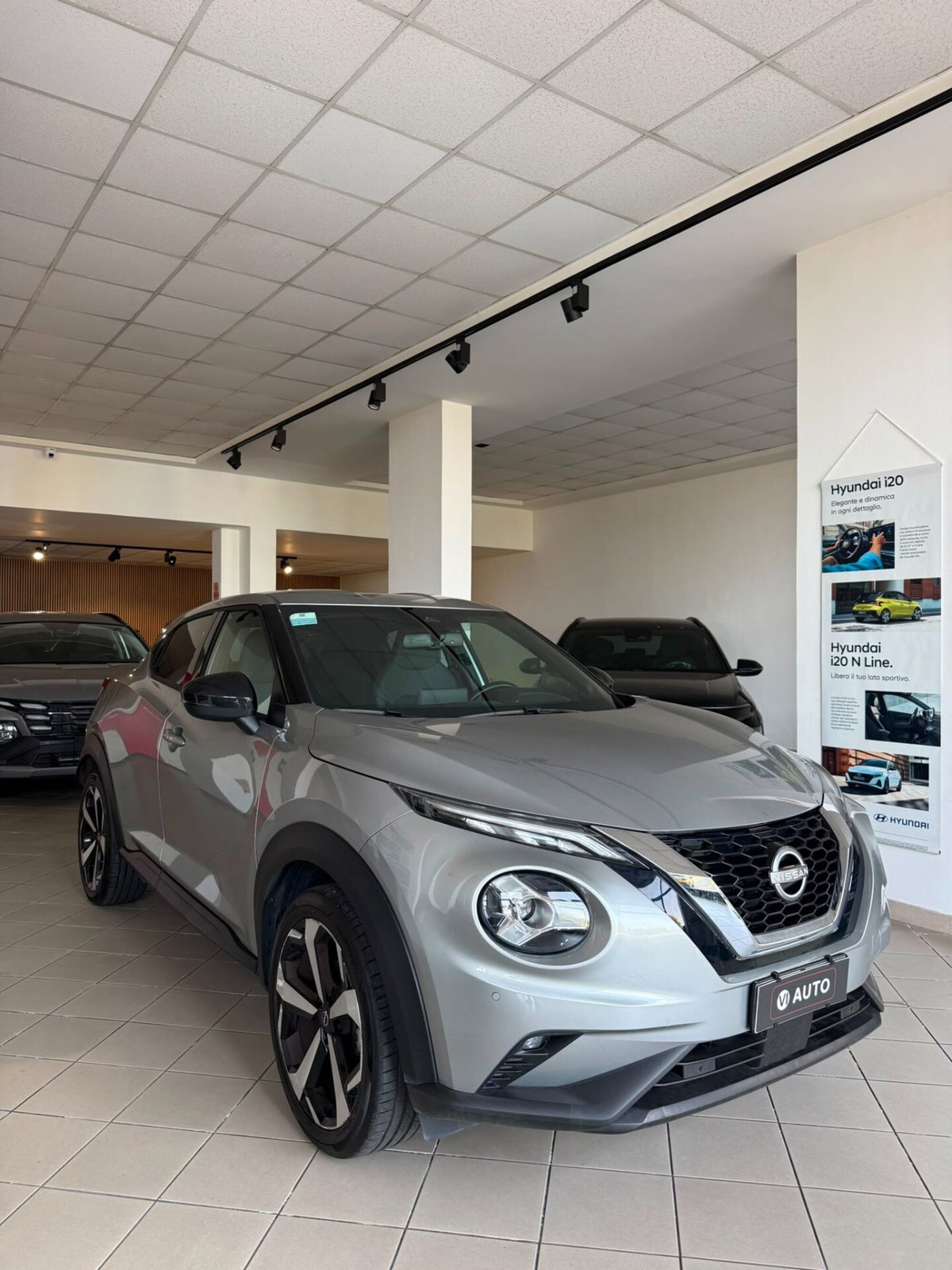 Nissan Juke 1.0 dig-t N-Connecta 114cv (2)