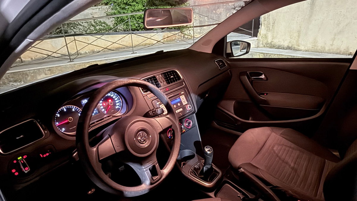 Volkswagen Polo 1.6 TDI DPF 5 porte Comfortline (13)