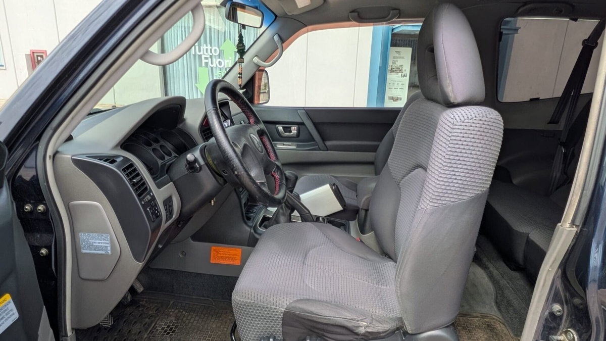 Mitsubishi Pajero 2.5 TDI 3p. GLX (12)