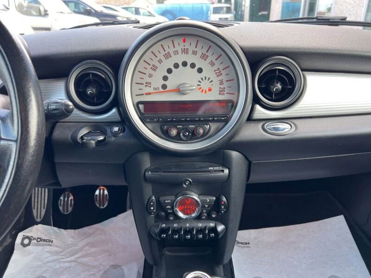 MINI Mini Clubman 2.0 16V Cooper SD Clubman (16)