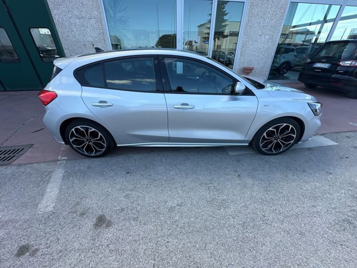Ford Focus 1.0 EcoBoost 125 CV Start&Stop ST Line (8)