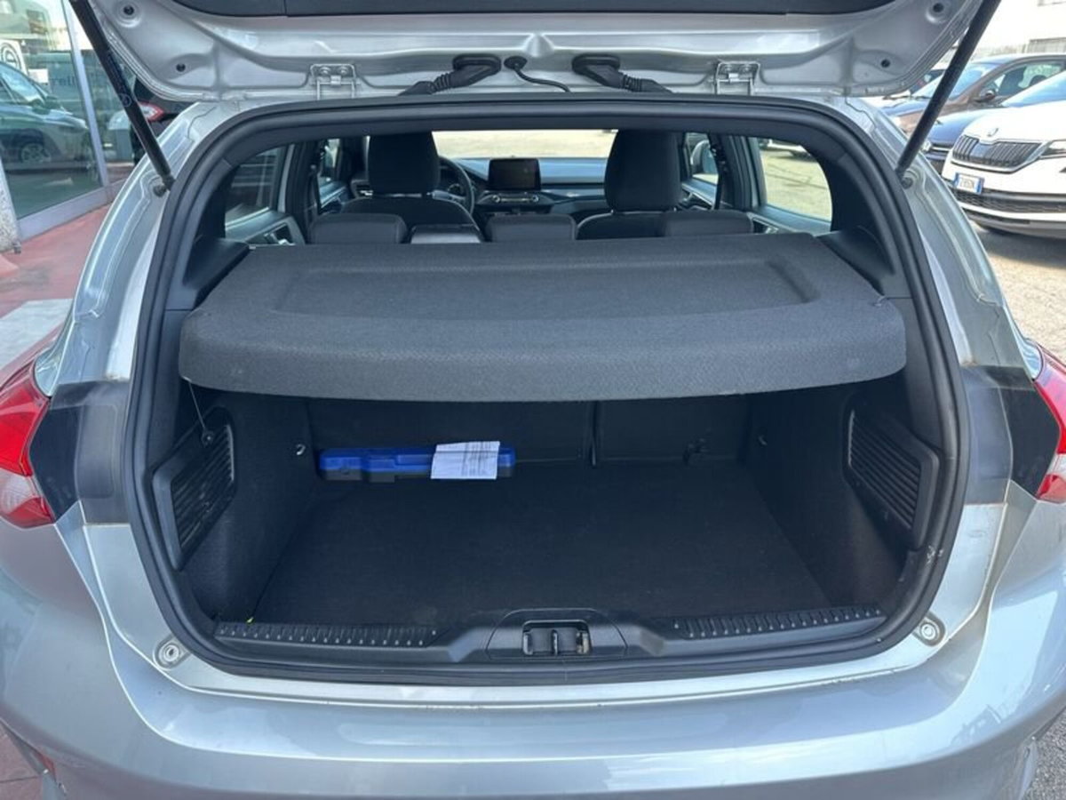 Ford Focus 1.0 EcoBoost 125 CV Start&Stop ST Line (9)