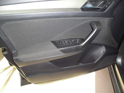 Volkswagen T-Roc 1.0 TSI Business BlueMotion Technology (5)