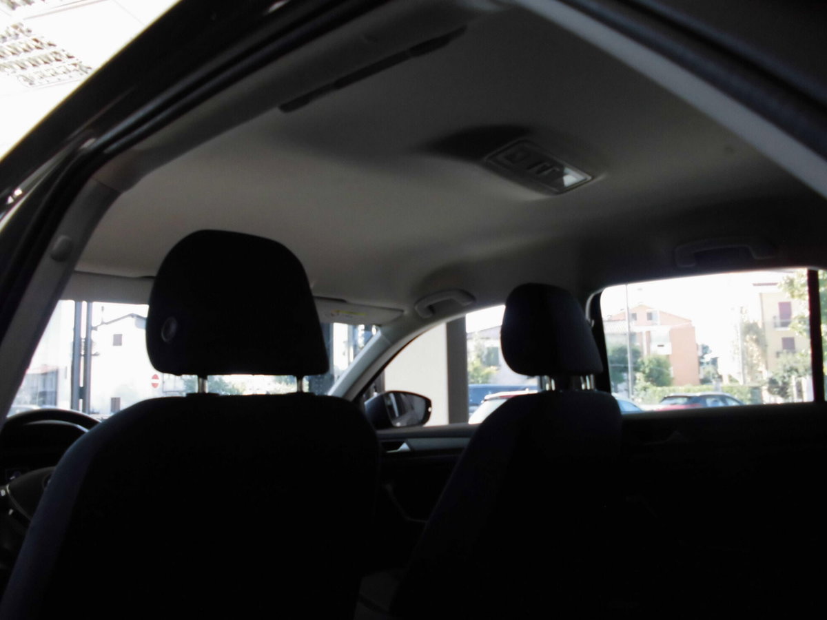 Volkswagen T-Roc 1.0 TSI Business BlueMotion Technology (9)