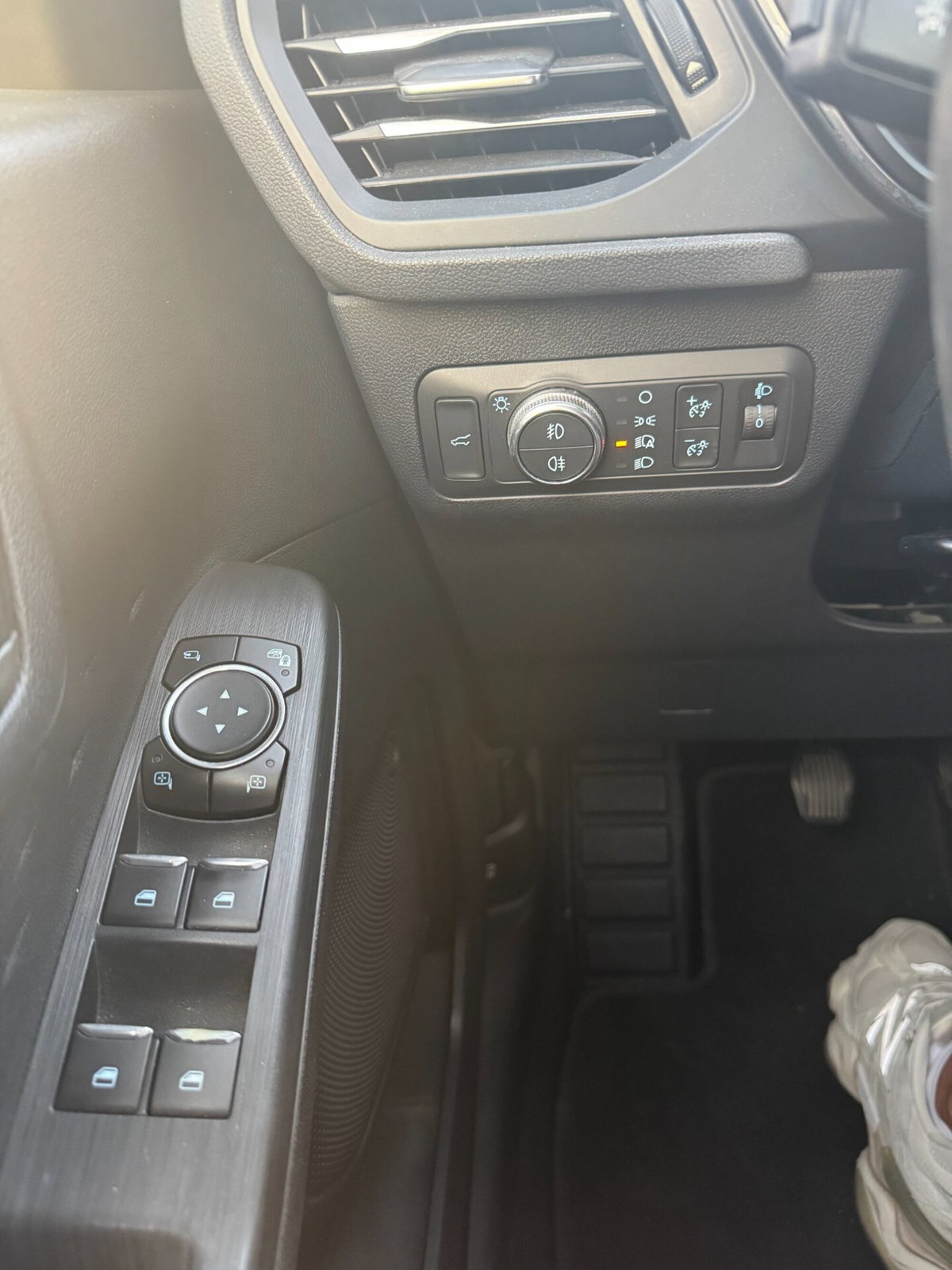 Ford Kuga 1.5 EcoBlue 120 CV 2WD Titanium (14)