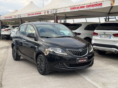 Lancia Ypsilon 1.0 FireFly 5 porte S&S Hybrid Ecochic Silver usata