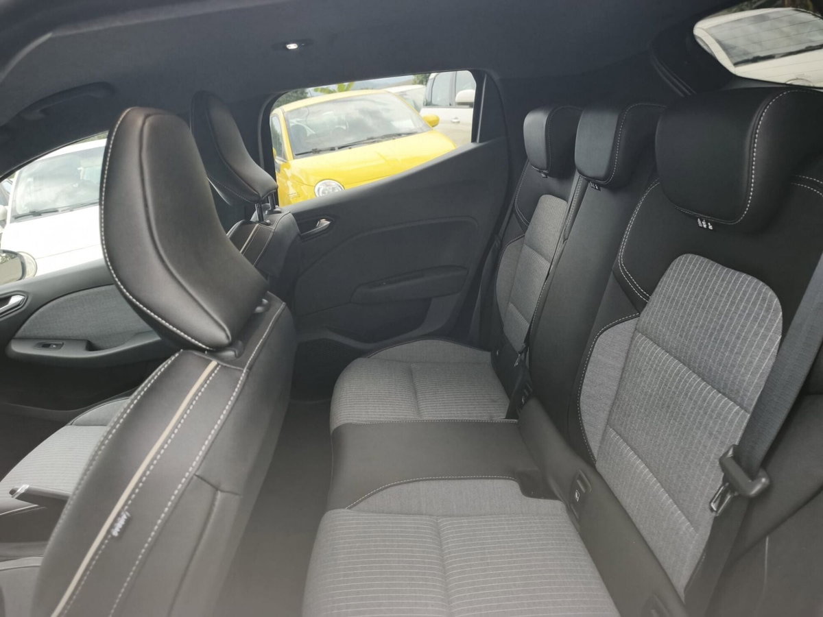 Renault Clio TCe 90 CV 5 porte Techno (13)
