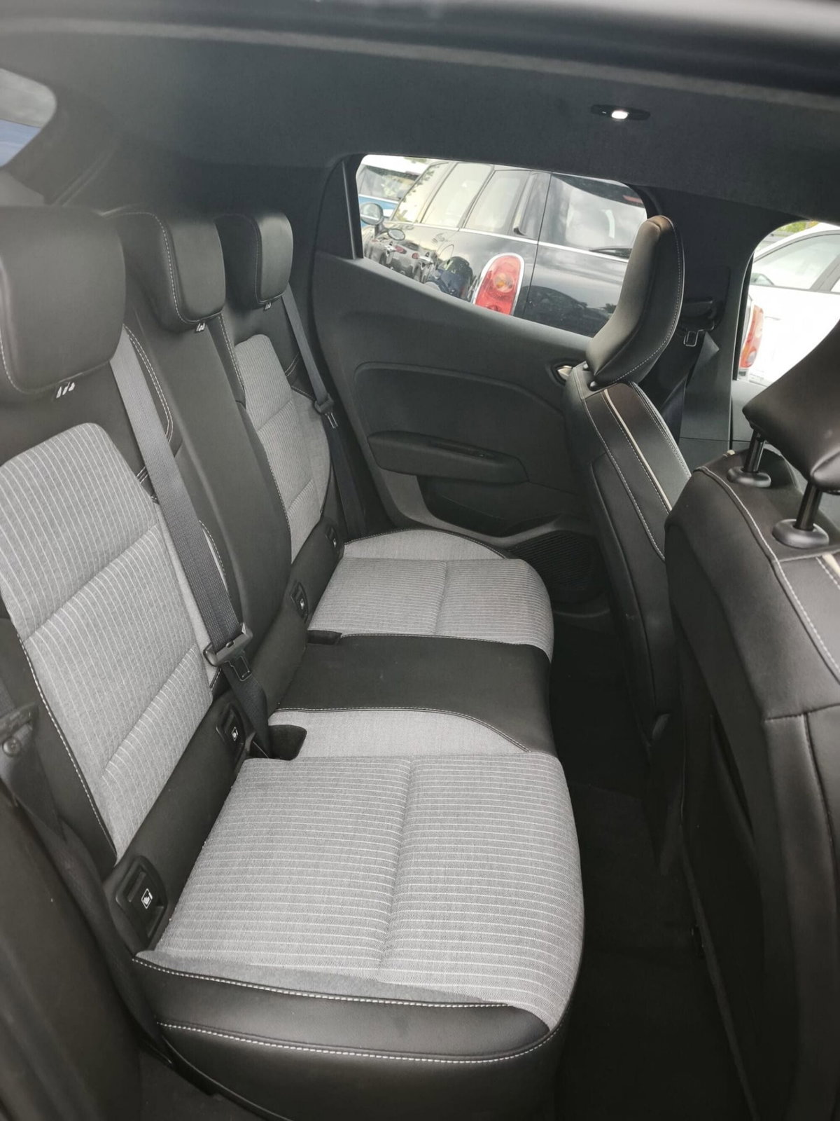 Renault Clio TCe 90 CV 5 porte Techno (14)