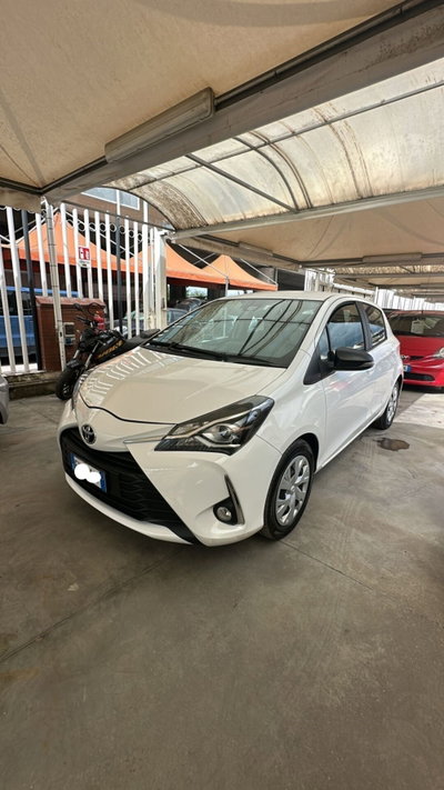 Toyota Yaris 1.0 72 CV 5 porte Lounge usata