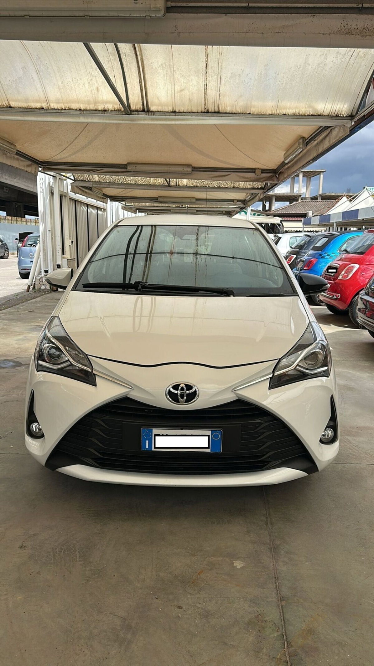 Toyota Yaris 1.0 72 CV 5 porte Lounge (3)