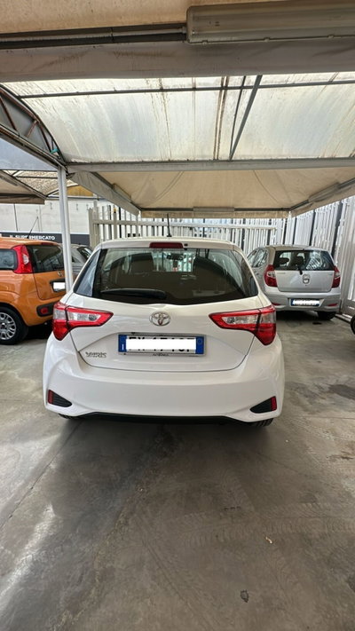 Toyota Yaris 1.0 72 CV 5 porte Lounge (6)