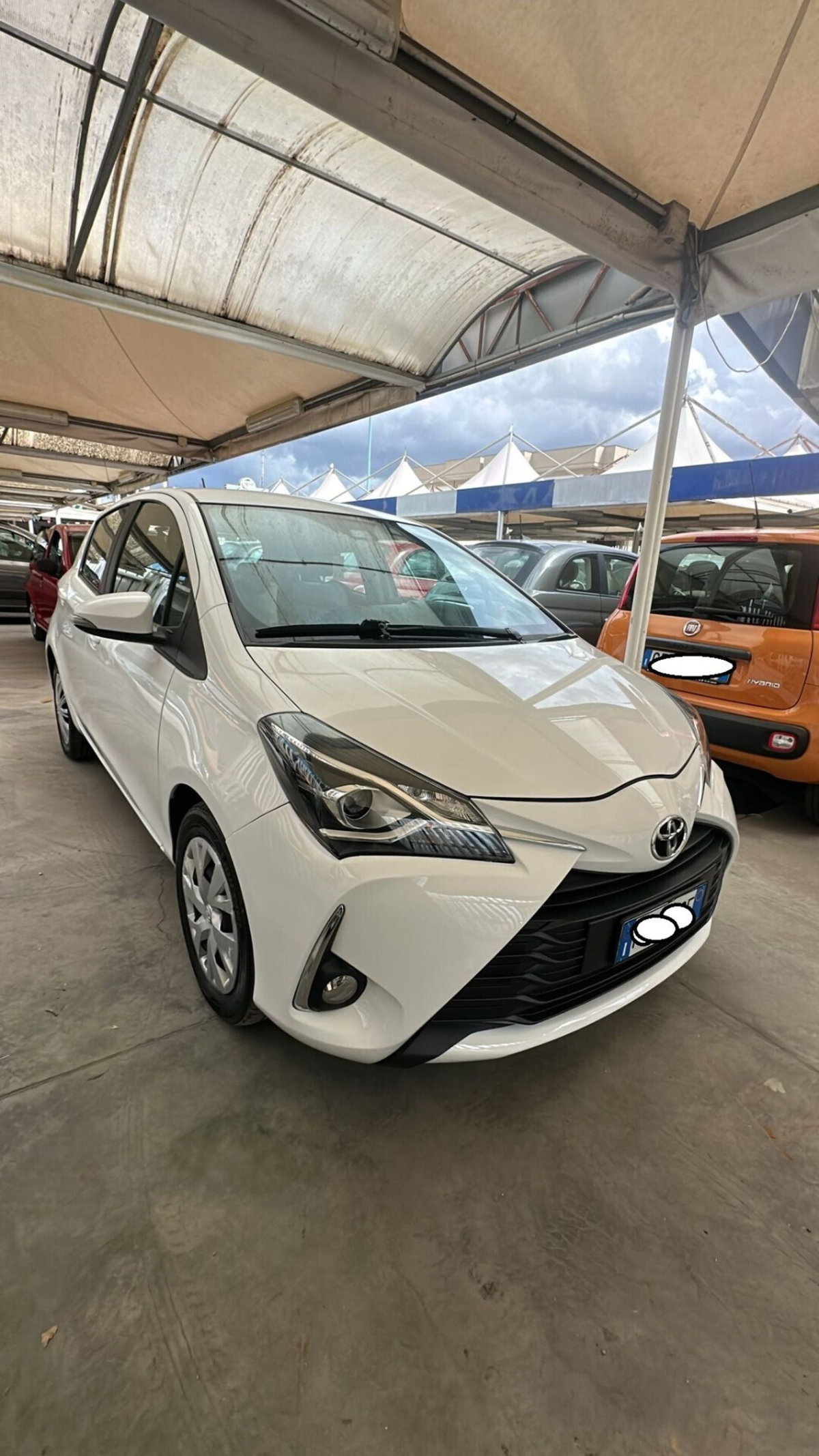 Toyota Yaris 1.0 72 CV 5 porte Lounge (8)