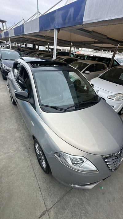 Lancia Ypsilon 0.9 TwinAir 85 CV 5 porte S&S Silver usata