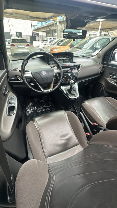 Lancia Ypsilon 0.9 TwinAir 85 CV 5 porte S&S Silver (11)