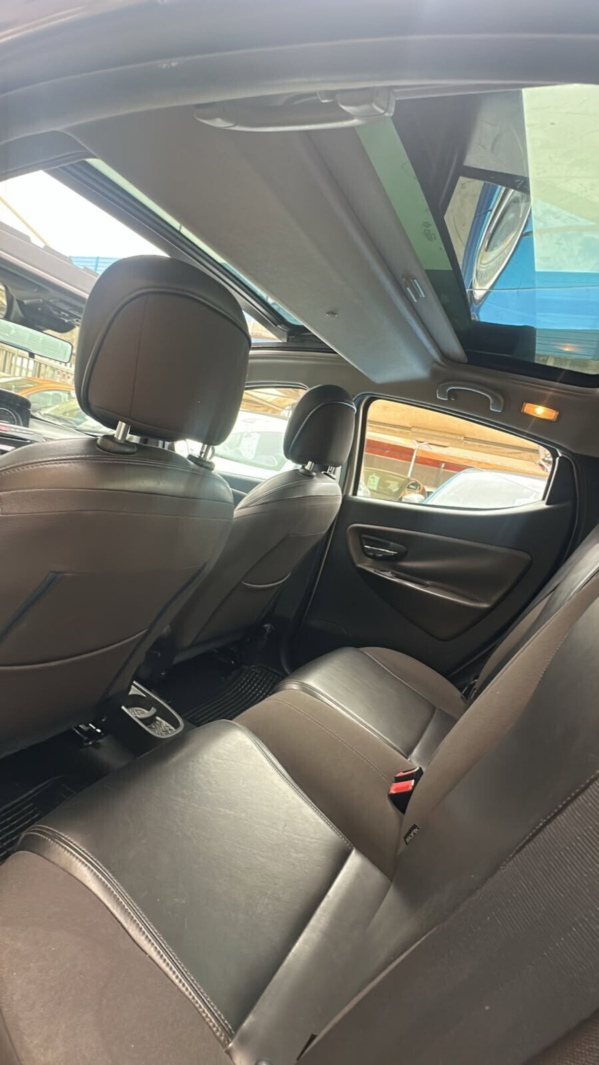 Lancia Ypsilon 0.9 TwinAir 85 CV 5 porte S&S Silver (4)