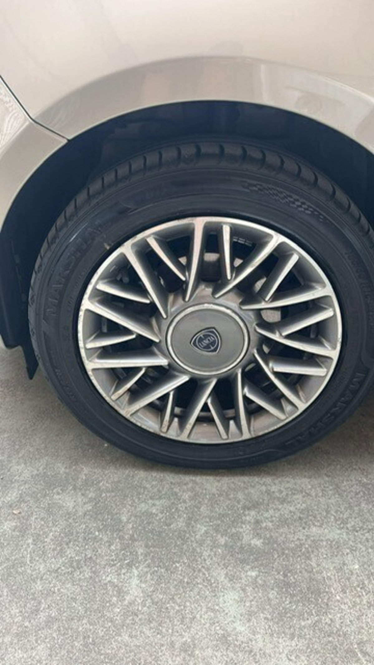 Lancia Ypsilon 0.9 TwinAir 85 CV 5 porte S&S Silver (7)