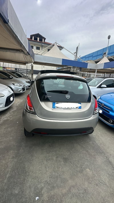 Lancia Ypsilon 0.9 TwinAir 85 CV 5 porte S&S Silver (9)