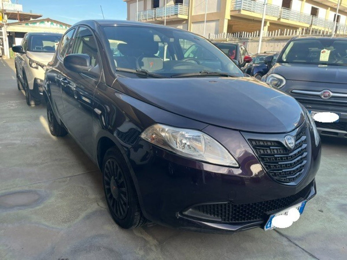 Lancia Ypsilon 1.3 MJT 16V 95 CV 5 porte S&S Gold (2)