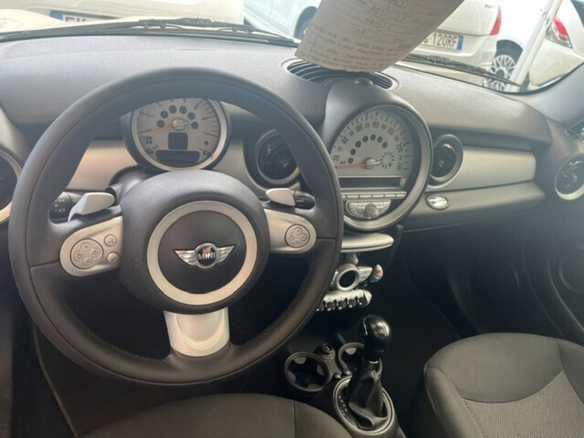 MINI Mini 1.6 16V Cooper D (10)
