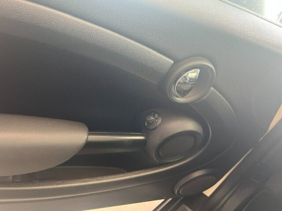 MINI Mini 1.6 16V Cooper D (11)