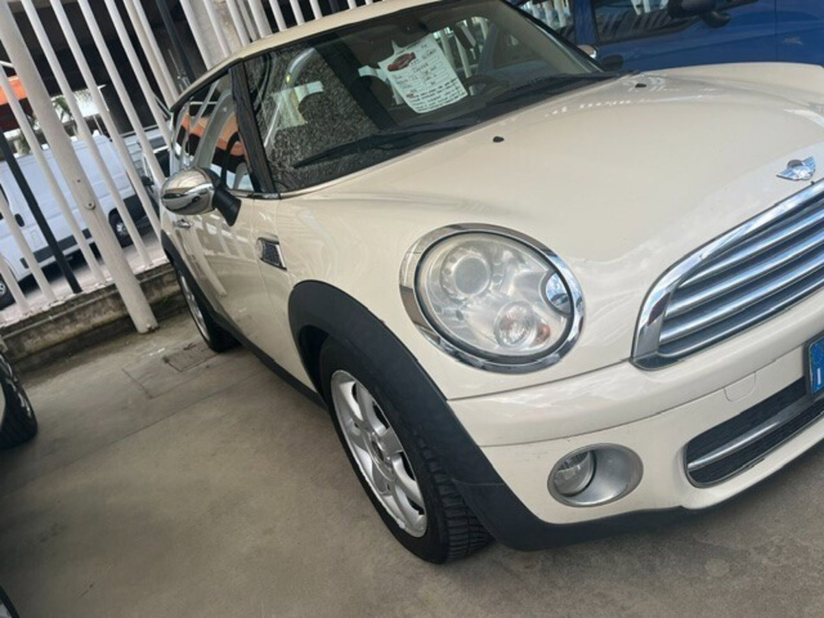 MINI Mini 1.6 16V Cooper D (2)
