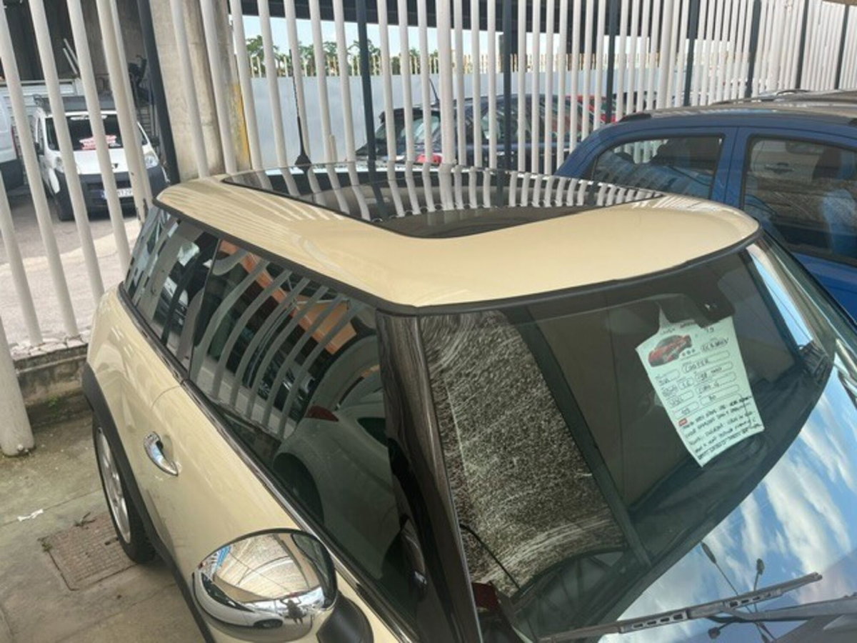 MINI Mini 1.6 16V Cooper D (3)
