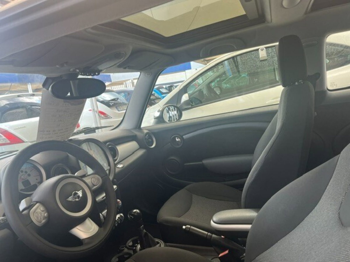 MINI Mini 1.6 16V Cooper D (4)