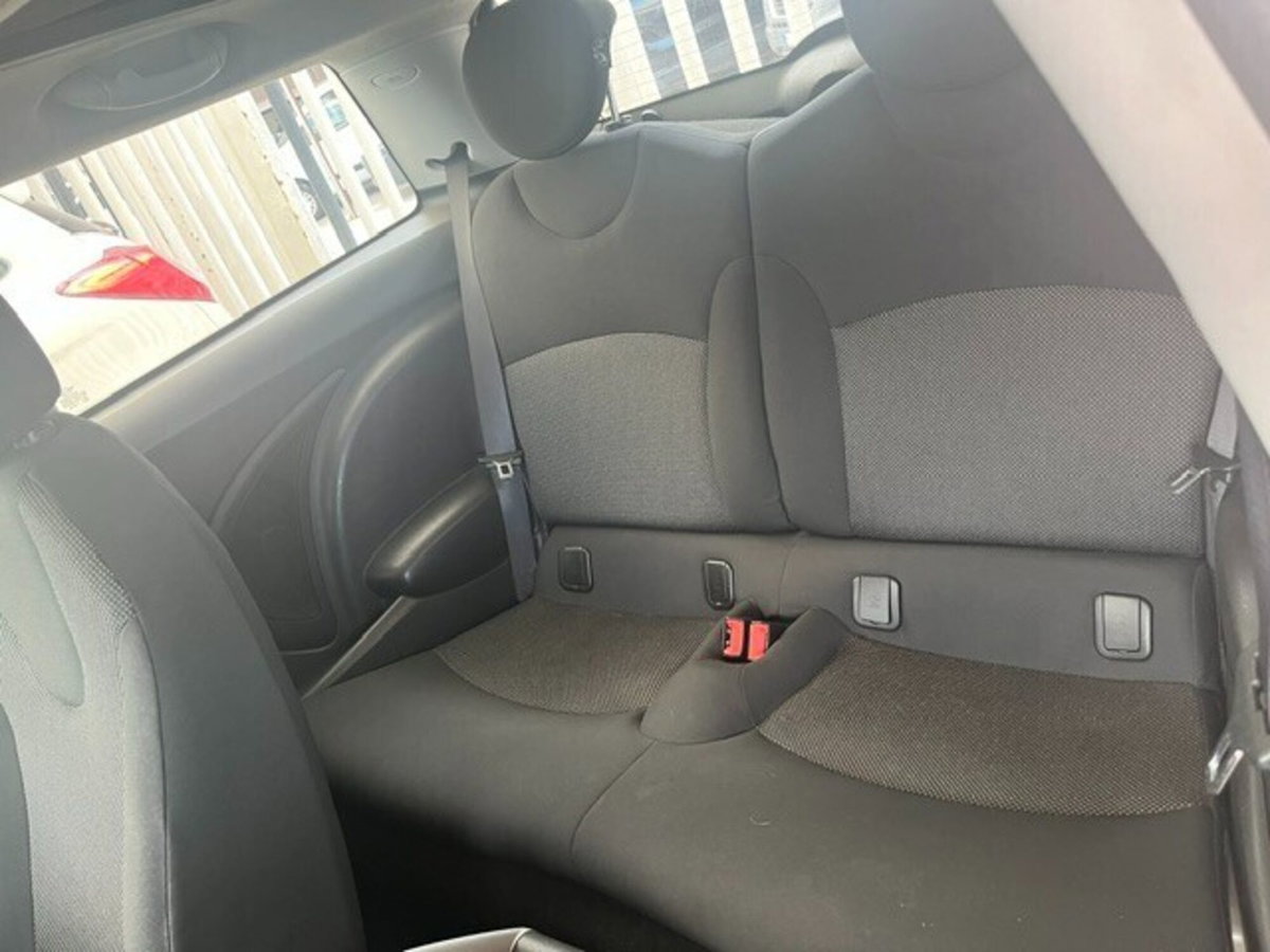 MINI Mini 1.6 16V Cooper D (7)