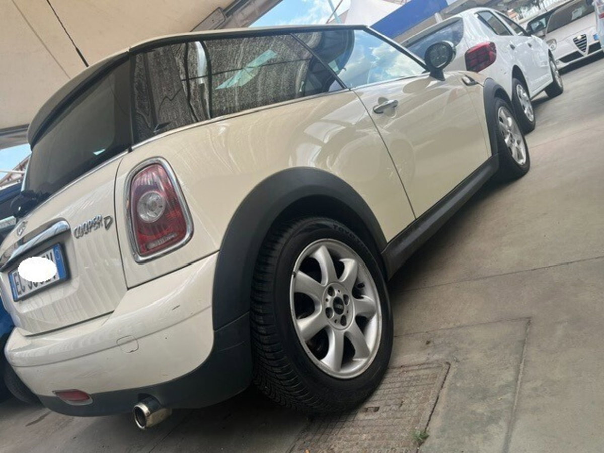 MINI Mini 1.6 16V Cooper D (8)