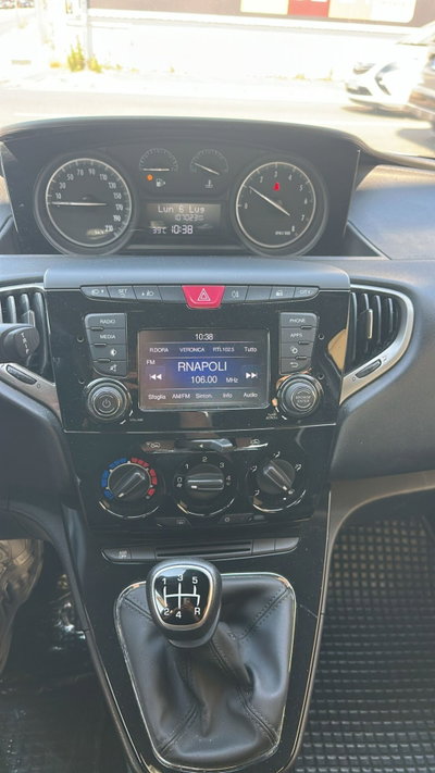 Lancia Ypsilon 1.2 69 CV 5 porte Gold (3)