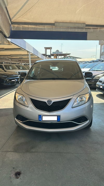Lancia Ypsilon 1.2 69 CV 5 porte Gold (5)