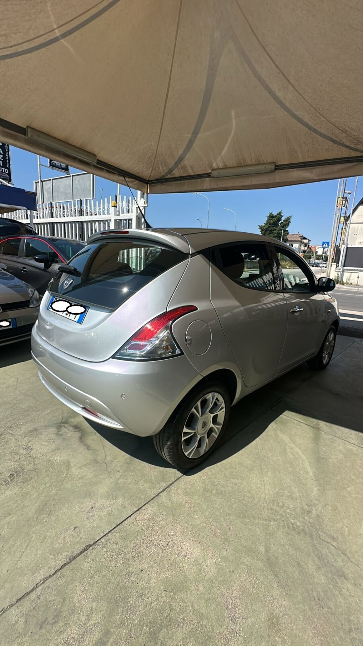 Lancia Ypsilon 1.2 69 CV 5 porte Gold (8)